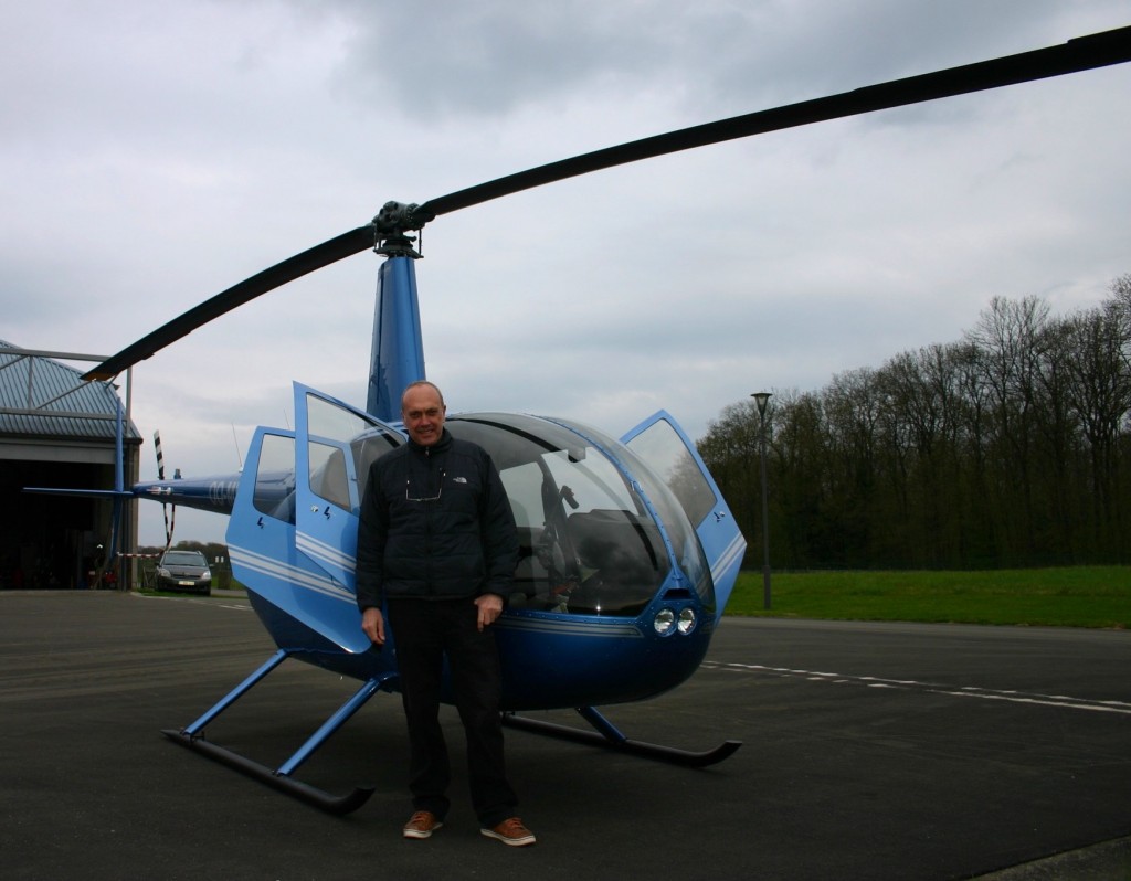 Pilote devant le Robinson R44