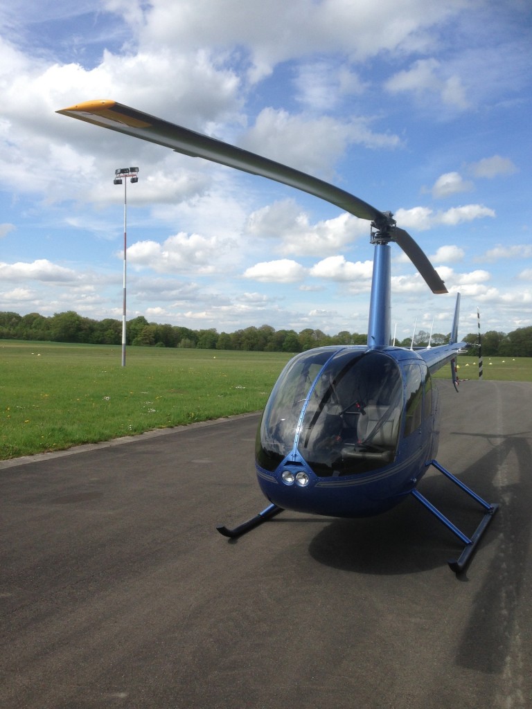 Robinson R44 sur la piste