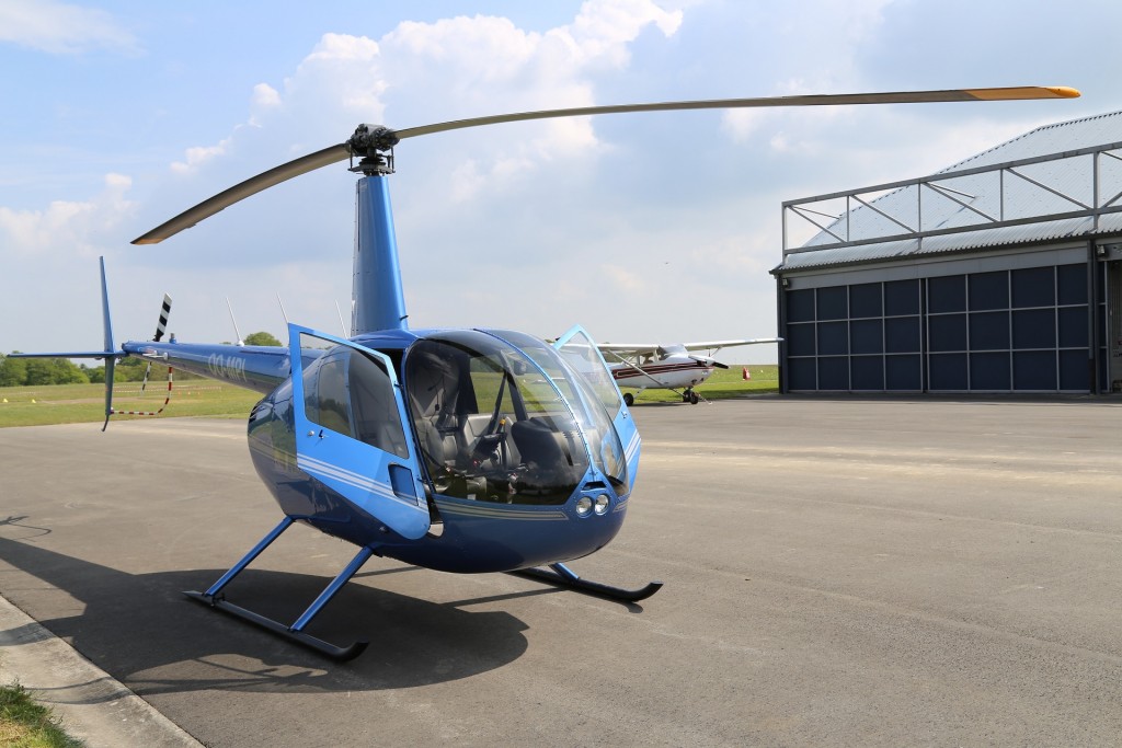 Robinson R44 sur le tarmac